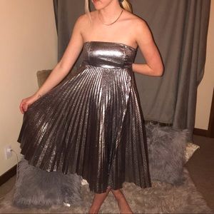 ⭐️NWT strapless micropleat silver dress (8)